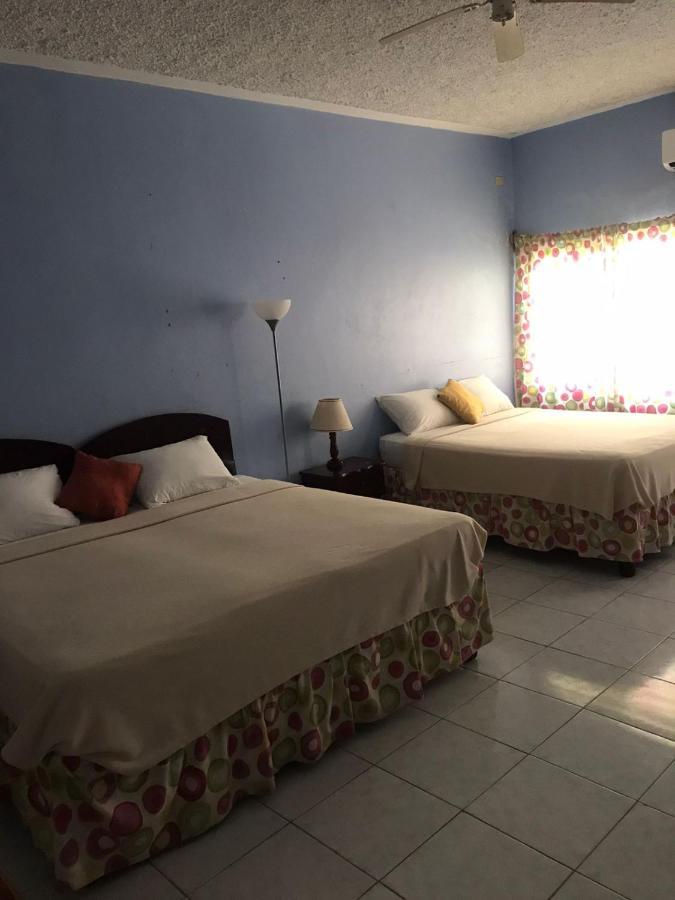 Tropical Court Hotel Montego Bay Kültér fotó