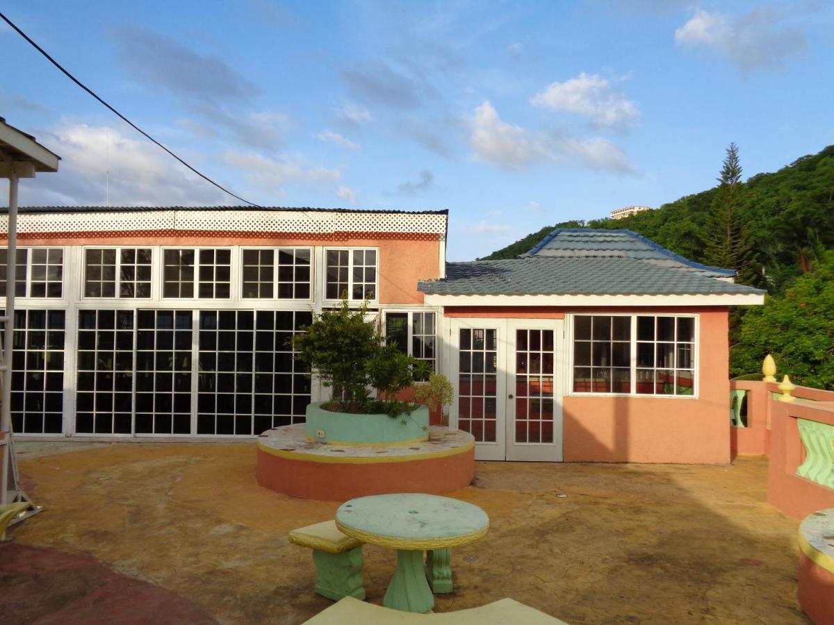 Tropical Court Hotel Montego Bay Kültér fotó