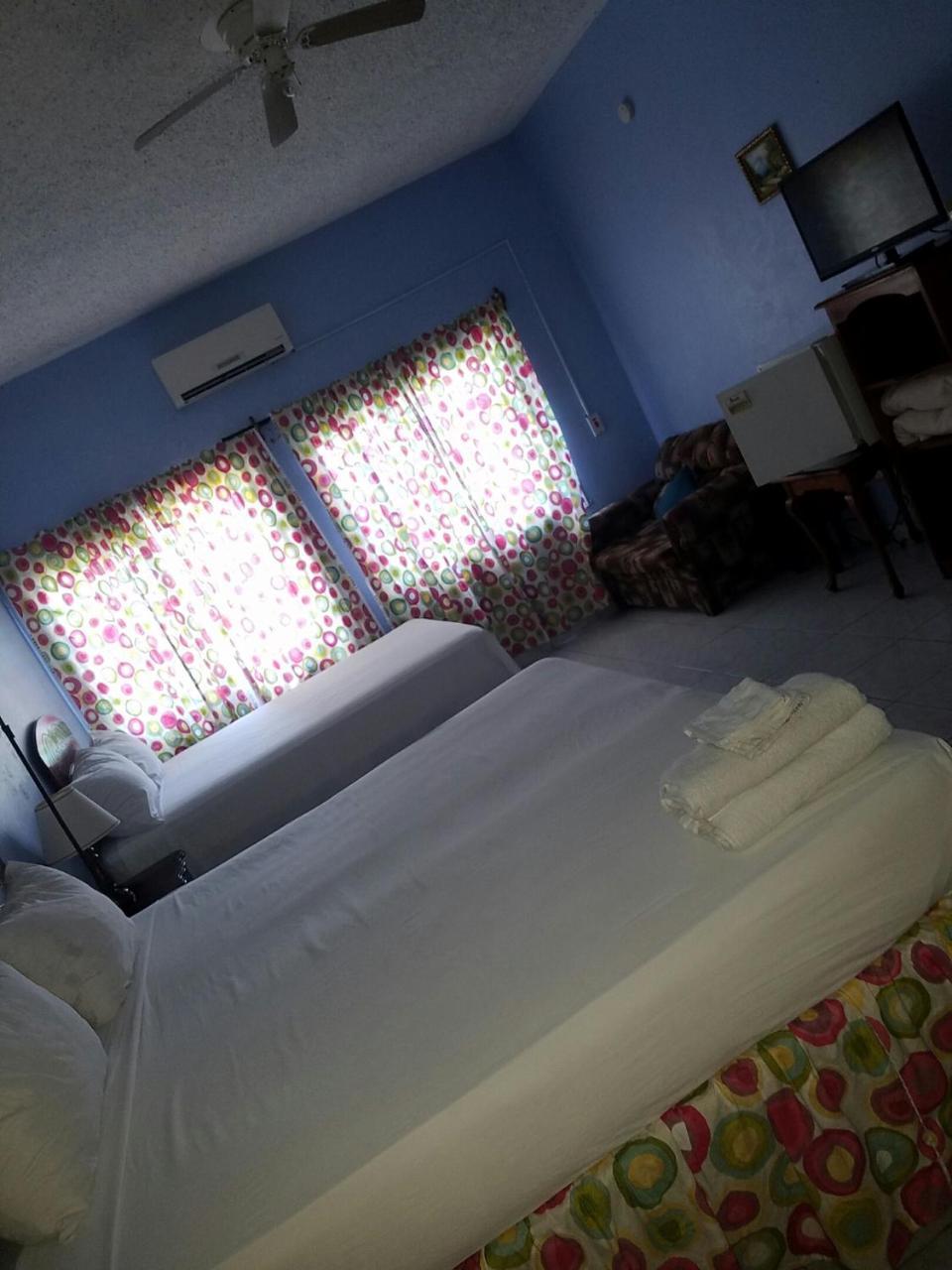 Tropical Court Hotel Montego Bay Kültér fotó